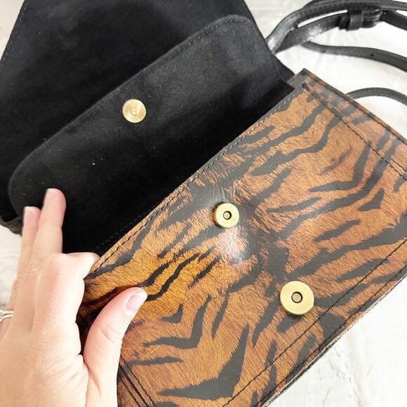 PATRICIA NASH 10th Anniversary Cassano Tiger Print Crossbody Bag - Picture 4 of 8